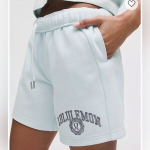 Lululemon Scuba Oversized MR Short 7” Graphic